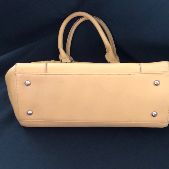“C” yellow color shoulders Bag - Picture 10 of 14